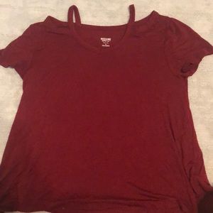 Maroon t shirt
